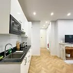 Urbanflat 126 - Grand Appartement Parisien Dans Le Centre