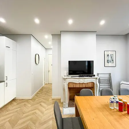 Urbanflat 126 - Grand Parisien Dans Le Centre Parigi